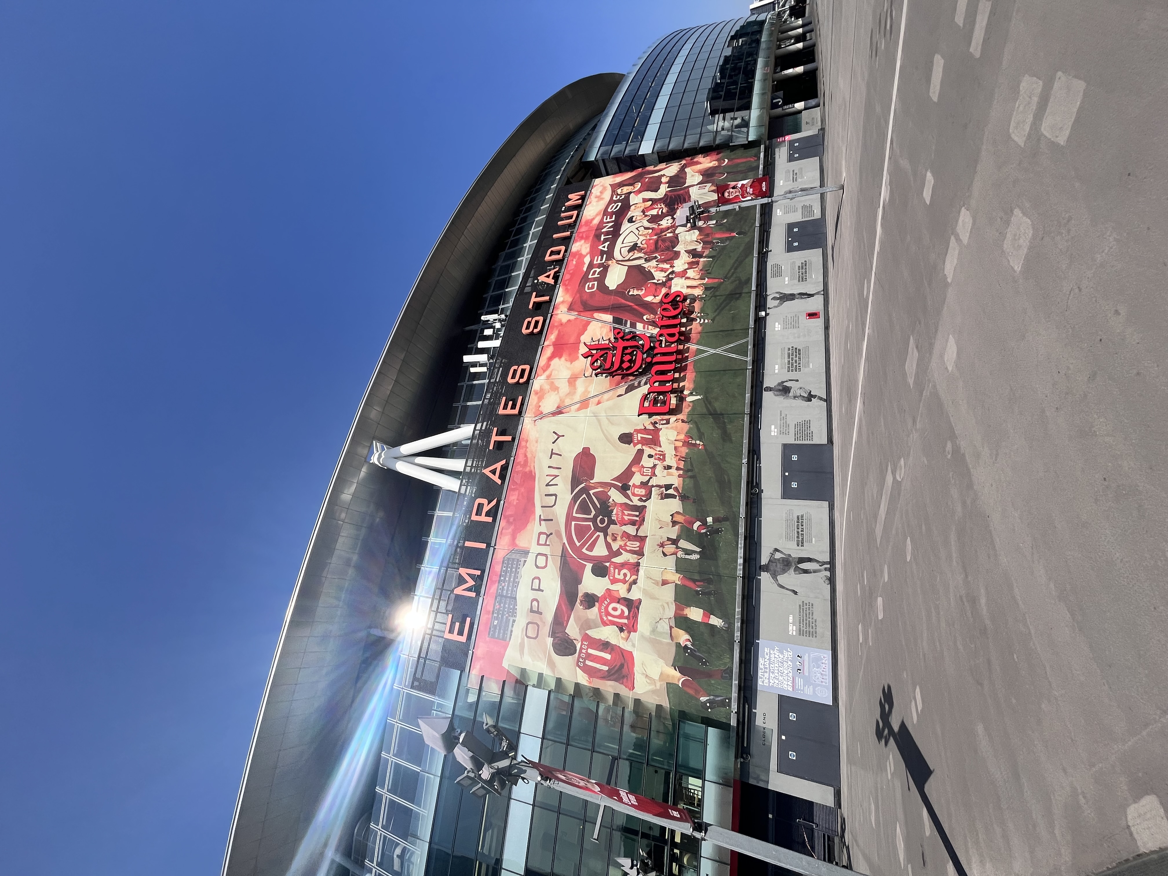 Emirates Stadion von Arsenal in London Front